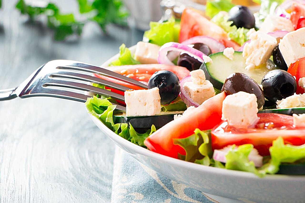 Mediterranean Diet Linked to Lower Depression Risk in Rheumatoid Arthritis Patients